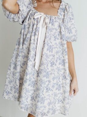 NWT Cream Floral Renaissance Print Puff-Sleeve Dress